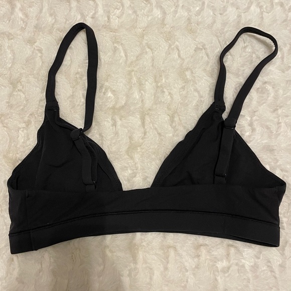 Skims Fits Everybody Triangle Bralette in Onyx - Picture 6 of 7